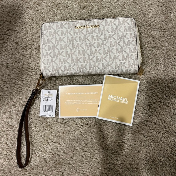 Michael Kors Wallet - Picture 4 of 4